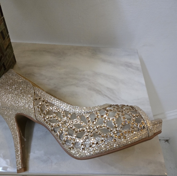Gold heel Shoes - Picture 4 of 5